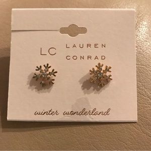 LC Lauren Conrad snowflake earrings gold and silver tone NWT